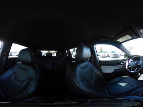 Used 2025 Jeep Compass Limited image 43