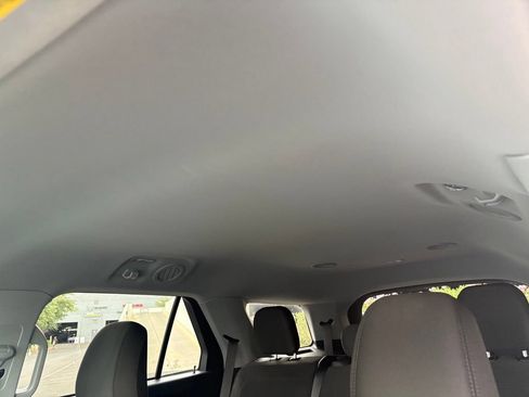 Used 2023 Ford Explorer XLT RWD image 9