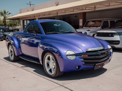 Used 2003 Chevrolet SSR w/ Preferred Equipment Group RWD image 3