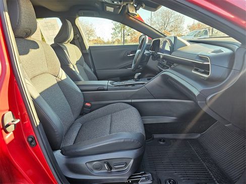 Used 2023 Toyota Crown XLE image 10