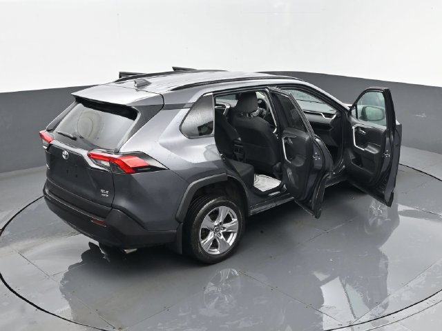 Used 2022 Toyota RAV4 XLE AWD/4WD image 23