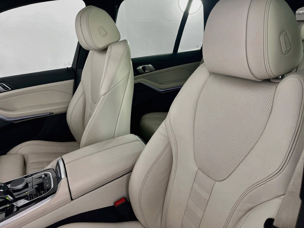 Used 2021 BMW X5 xDrive40i w/ M Sport Package AWD/4WD image 31