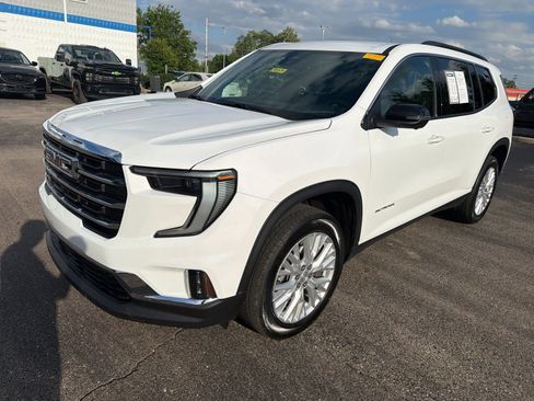 Used 2026 GMC Acadia Elevation w/ Elevation Premium Package FWD image 9