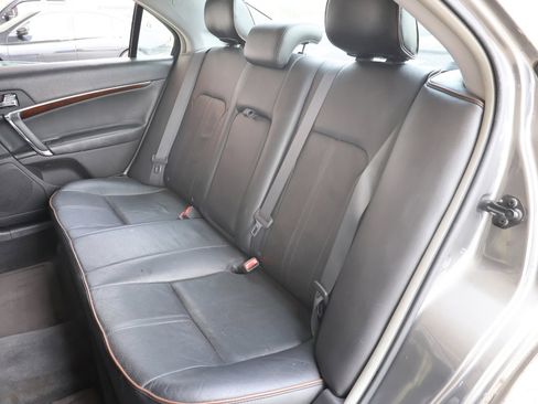 Used 2011 Lincoln MKZ image 22