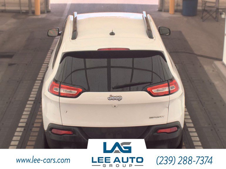Used 2017 Jeep Cherokee Sport FWD image 2