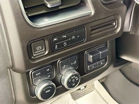 Used 2023 GMC Yukon XL AT4 image 10