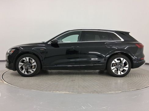 Used 2022 Audi e-tron Premium Plus w/ Premium Plus Package image 2