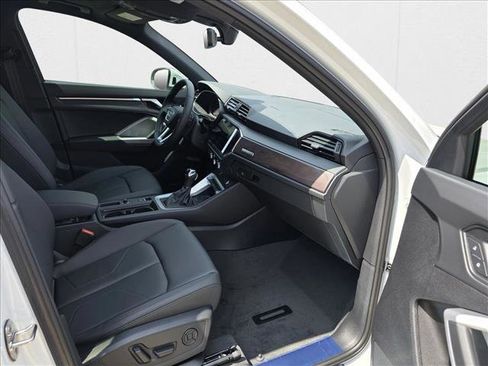 New 2025 Audi Q3 2.0T Premium image 12