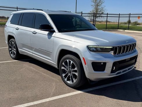 Used 2022 Jeep Grand Cherokee L Overland w/ Luxury Tech Group IV RWD image 7