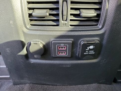 Used 2020 Nissan Titan SV w/ SV Convenience Package image 16