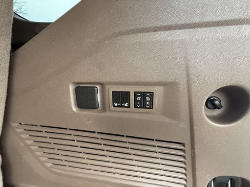 Used 2022 GMC Yukon Denali image 30