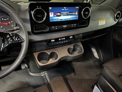 Used 2025 Mercedes-Benz Sprinter 2500 image 30