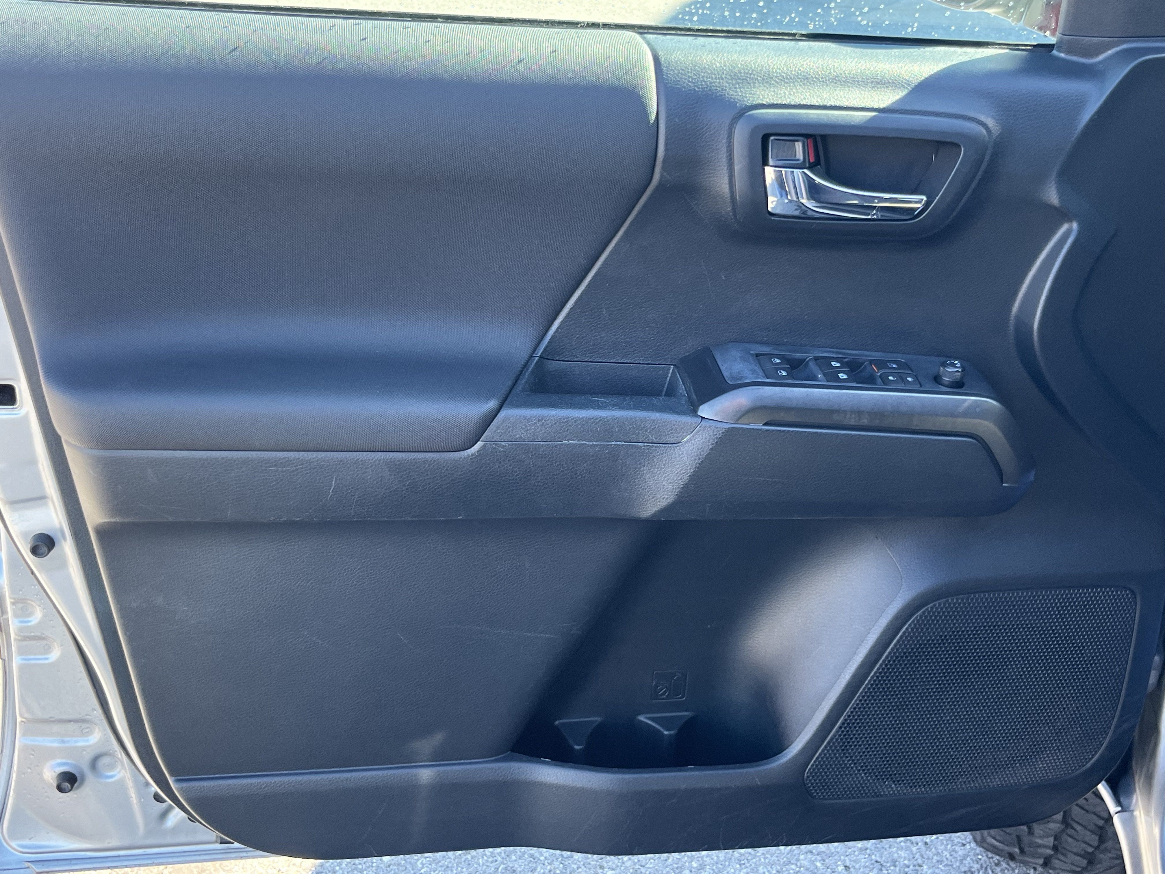 Used 2019 Toyota Tacoma TRD Off-Road AWD/4WD image 14
