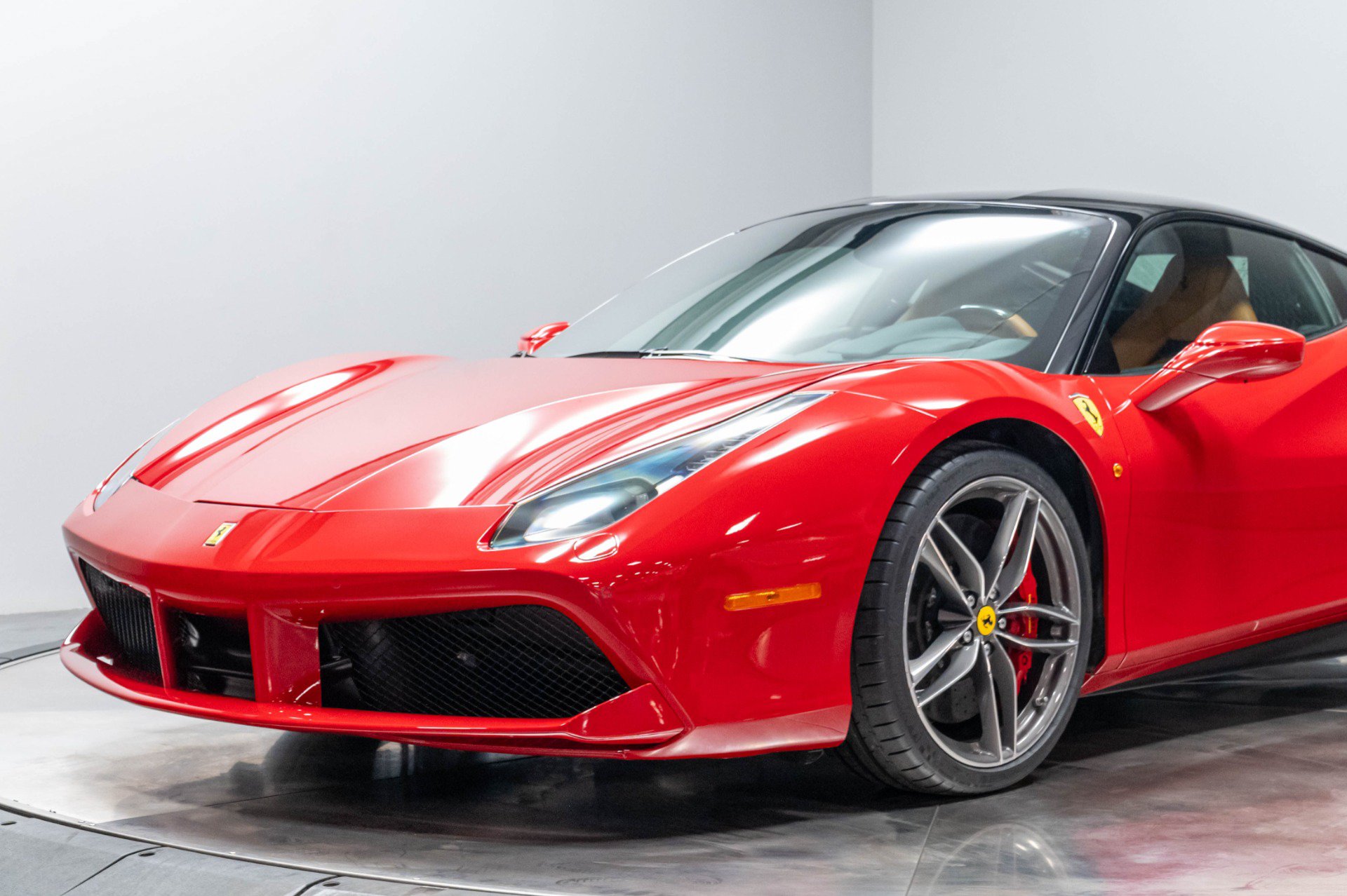 Used 2016 Ferrari 488 GTB RWD image 6