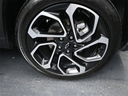 Certified 2025 Chevrolet Trax RS w/ Sunroof Package image 39