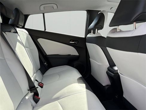 Used 2018 Toyota Prius Four image 12