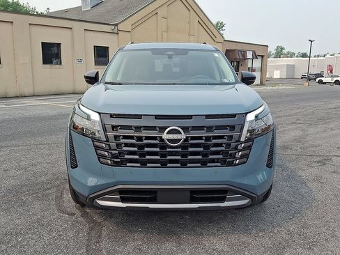 Used 2026 Nissan Pathfinder Platinum AWD/4WD image 2
