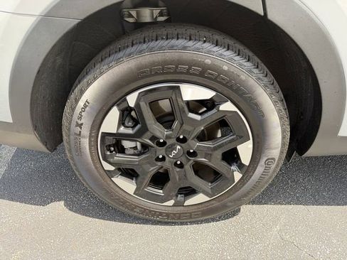 Certified 2025 Kia Sorento S w/ Panoramic Sunroof Package FWD image 48