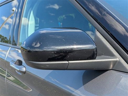 Used 2023 Ford Explorer Limited image 11