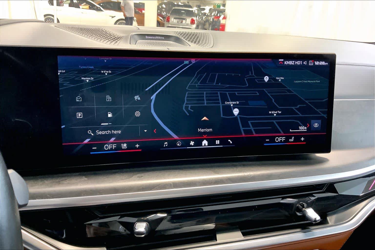 Used 2025 BMW X7 M60i AWD/4WD image 33