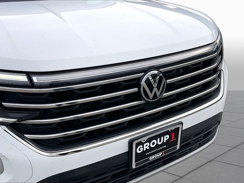 Used 2024 Volkswagen Atlas SE FWD image 31