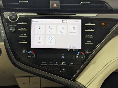 Used 2020 Toyota Camry XLE FWD image 20