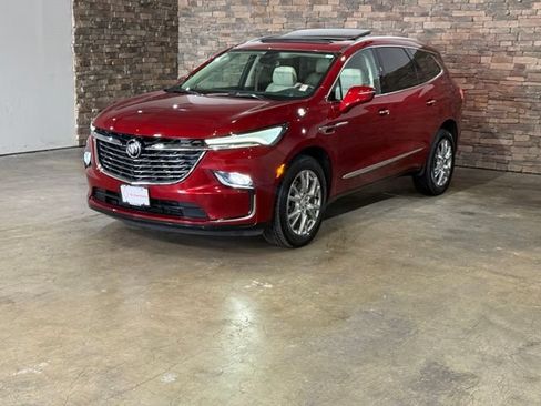 Used 2022 Buick Enclave Essence w/ Experience Buick Package FWD image 3
