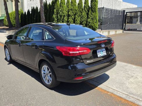 Used 2017 Ford Focus SE FWD image 7