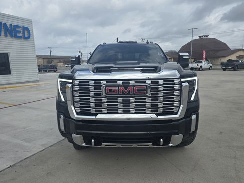 Used 2024 GMC Sierra 2500 Denali image 9