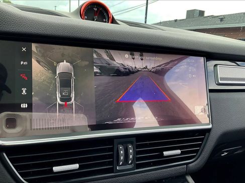 Used 2023 Porsche Cayenne Coupe image 22