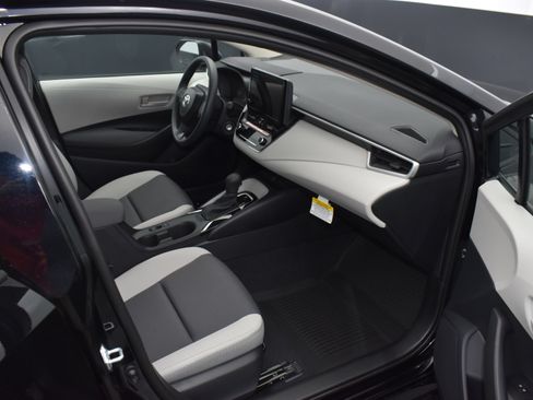 Used 2025 Toyota Corolla LE FWD image 11