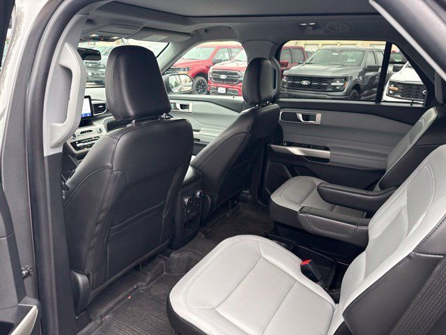 Used 2021 Ford Explorer XLT w/ Equipment Group 202A AWD/4WD image 24