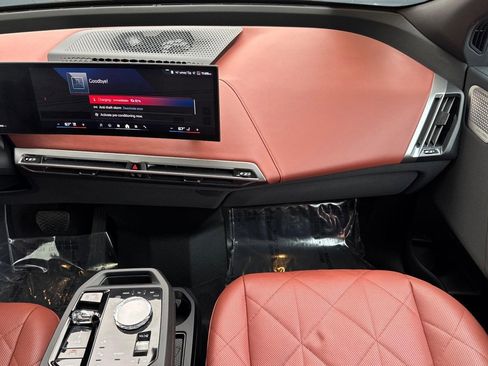 Used 2025 BMW iX M60 image 30