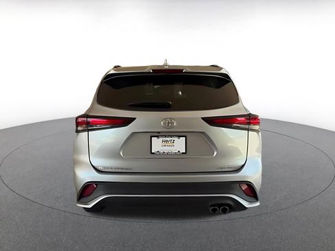Used 2025 Toyota Highlander XSE AWD/4WD image 12