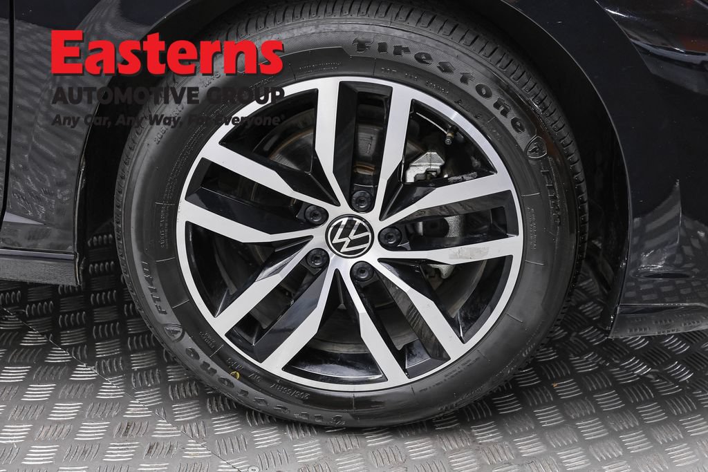 Used 2025 Volkswagen Jetta SE FWD image 32