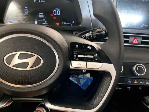 Used 2024 Hyundai Elantra SE FWD image 22