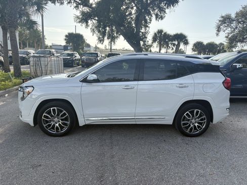 Used 2023 GMC Terrain Denali AWD/4WD image 4