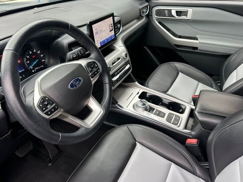 Certified 2022 Ford Explorer XLT w/ Equipment Group 202A image 12