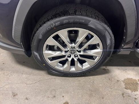 Used 2021 Toyota RAV4 XLE Premium image 29