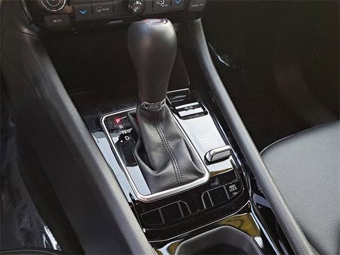 Used 2025 Jeep Compass Limited image 30