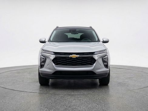 Used 2025 Chevrolet TrailBlazer LT AWD/4WD image 2