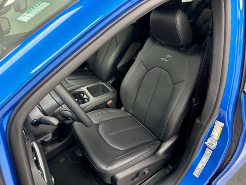 New 2026 Chrysler Pacifica Select w/ S Appearance Package image 13