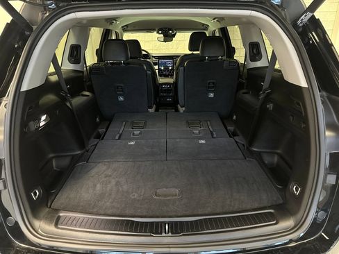 Used 2023 Jeep Grand Cherokee L Limited AWD/4WD image 11
