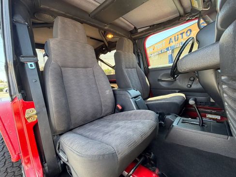 Used 2005 Jeep Wrangler Unlimited Rubicon AWD/4WD image 15