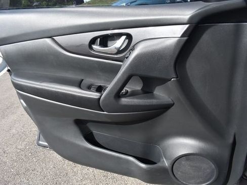 Used 2018 Nissan Rogue S FWD image 28