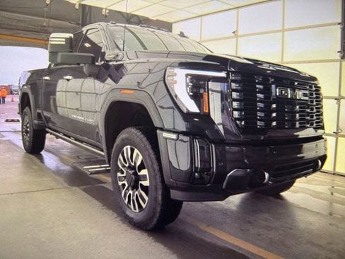Used 2024 GMC Sierra 2500 Denali Ultimate image 1