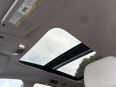 Used 2017 Chrysler Pacifica Limited image 27