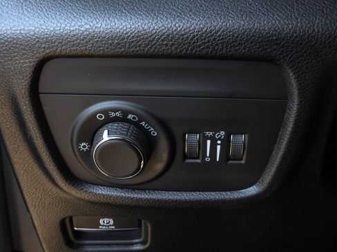 New 2025 Jeep Grand Cherokee Altitude image 28