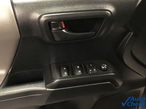 Used 2017 Toyota Tacoma SR image 25