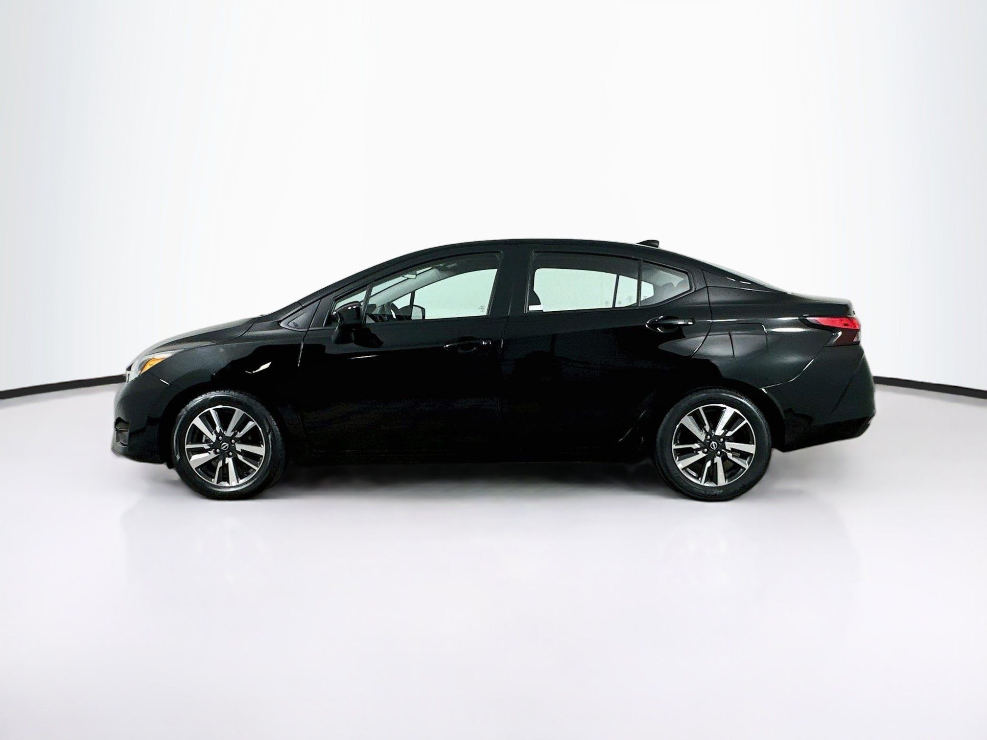 Used 2025 Nissan Versa SV FWD image 4